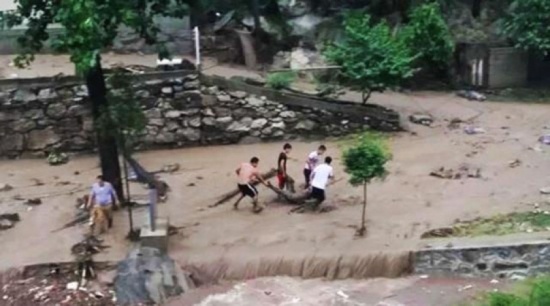 Hà Giang: Ba mẹ con bị cuốn trôi khi đang ngủ trong đêm
