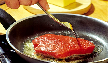Mắc bệnh hiểm nghèo do chảo chống dính rẻ tiền