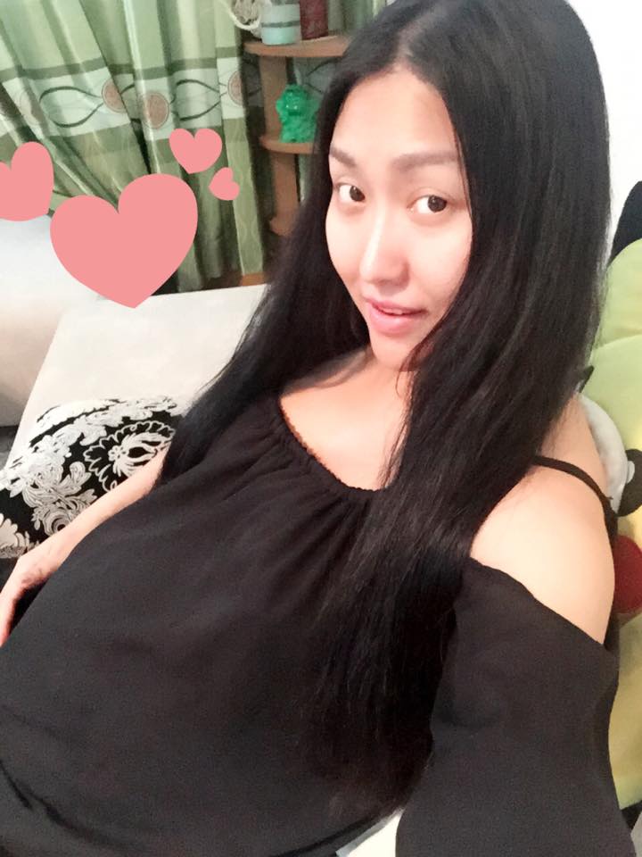 Phi Thanh Vân khoe đang mang bầu ở tháng thứ 4. Cô viết: 'Con yêu 4 tháng. Mẹ Vân ăn tối 4 chén cơm, hết một đĩa to gà kho gừng và 1 tô canh rau nấu thịt bằm. Azaaaa mập rùi'.
