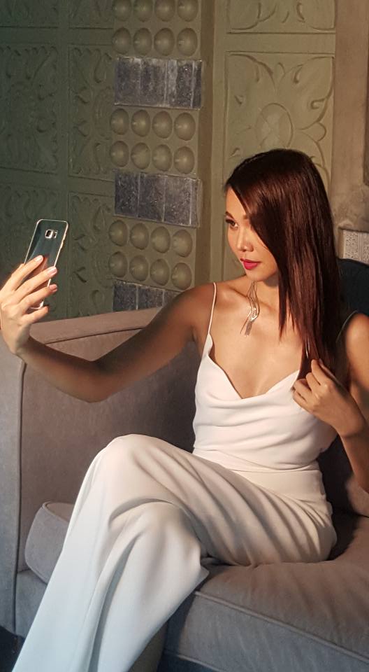 Thanh Hằng diện áo 2 dây sexy, khoe body cực chuẩn.