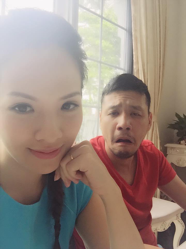 Đan Lê 'Vẫn vạ vật ở đây... Đói quá rồi!!!', khiến ông xã Khải Anh 'méo mặt' vì đói.