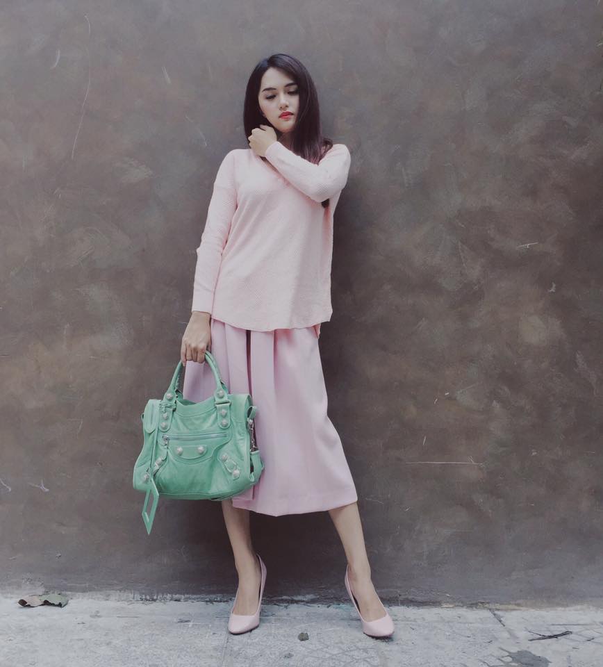 Hương Giang Idol sành điệu, 'phá cách' với phong cách thời trang dễ thương, cá tính. 'Thu về trên khắp những dấu phố em qua'.