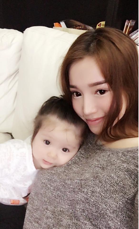 Cũng có rất nhiều ý kiến cho rằng khi sinh con, Elly Trần thay đổi hoàn toàn so với trước.