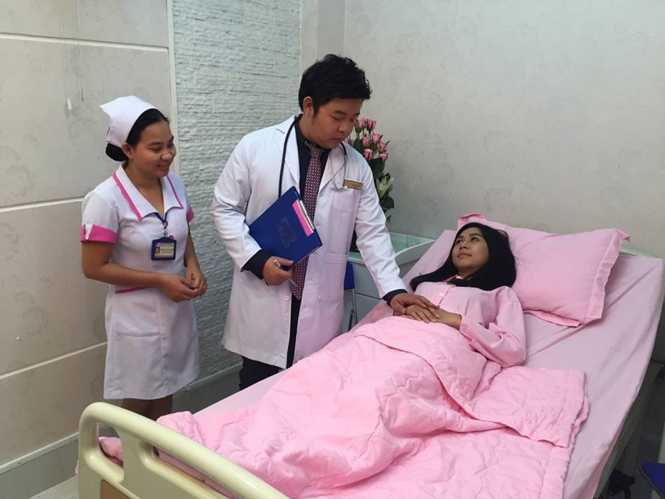 Quang Lê bất ngờ rời bỏ showbiz, về làm ... bác sỹ