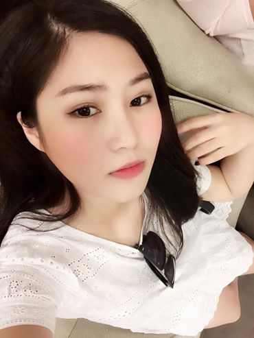 Hương Tràm điệu đà selfile.