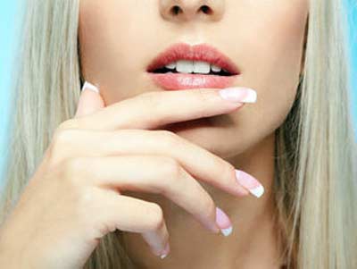 Nhưng khoảng 1/3 số người bị thiếu sắt có biểu hiện nứt ở góc của miệng, hay còn gọi là bệnh Cheiliti, khiến ta khó ăn, cười, hoặc thậm chí là nói lớn.