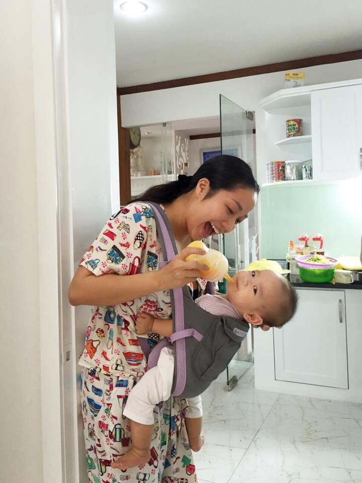 Khi ăn, bé Cacao cũng rất đáng yêu.