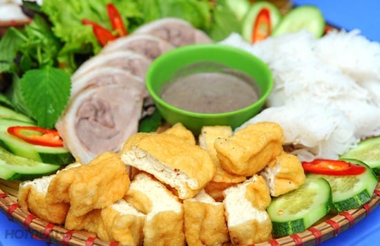 Tự làm bún đậu mắm tôm ăn thay cơm chiều mưa