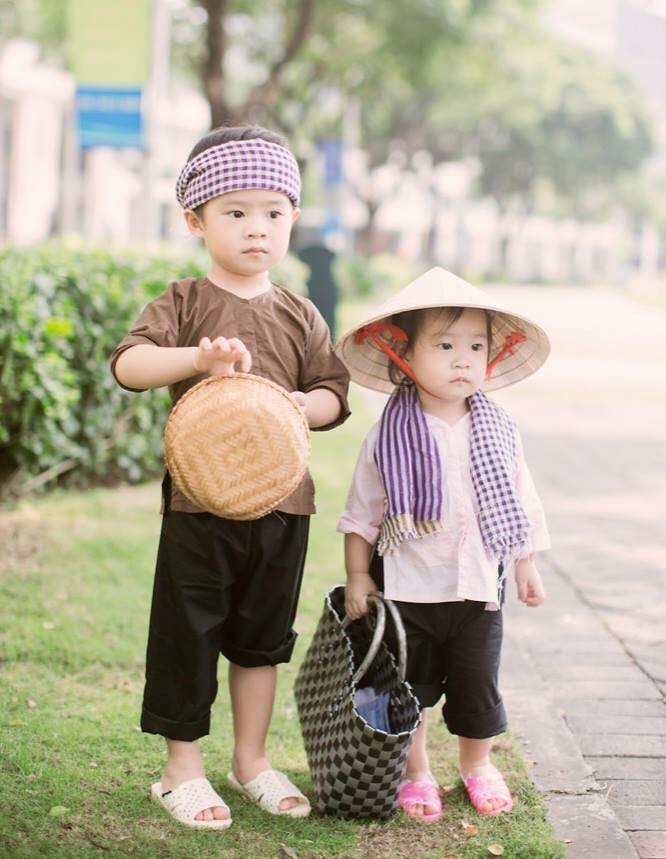Lý Hải khoe 'anh hai, chị ba' siêu đáng yêu trong Shbet999 com đăng nhập 'nông dân'.