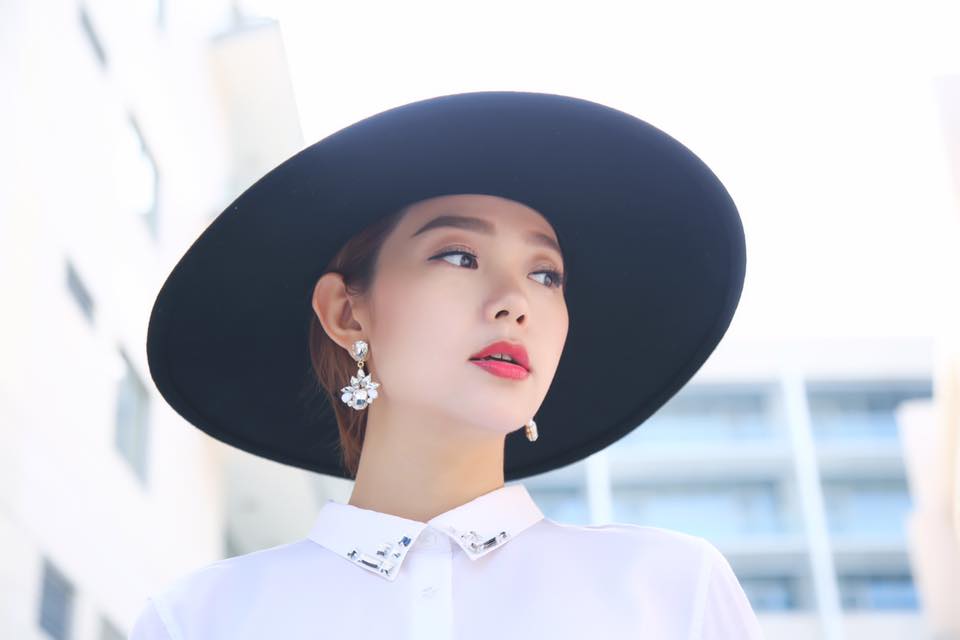Minh Hằng sang trọng, điệu đà trong hình ảnh mới.