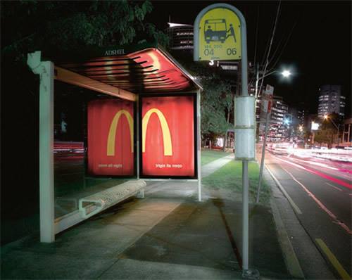 Quảng cáo Mc Donald rất nghệ thuật, phản chiếu qua gương.