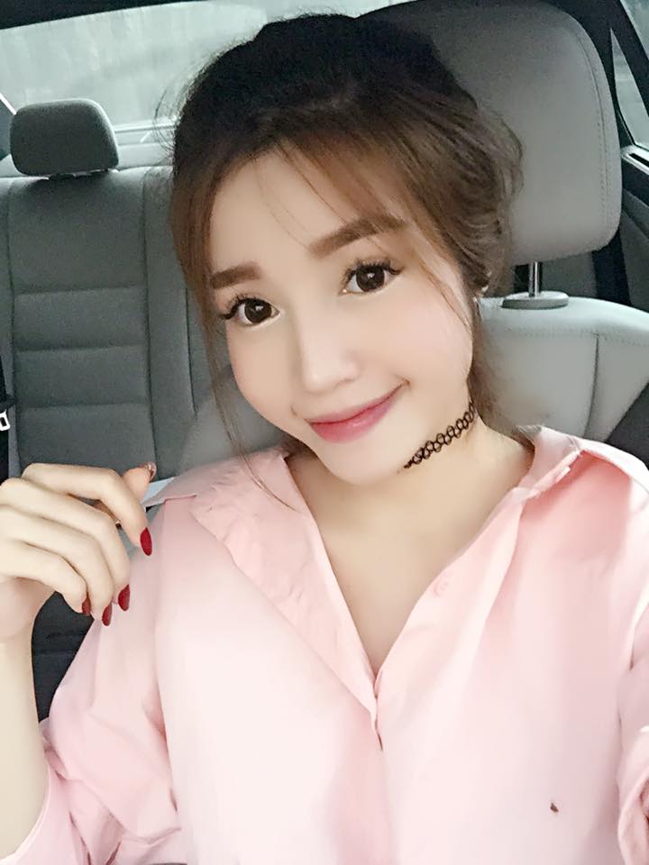 Elly Trần khoe gương mặt baby trong bộ ảnh mới. Hotgirl vòng một trông thật xinh đẹp, dễ thương.