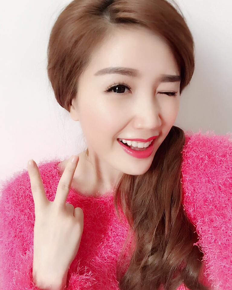 Bảo Thy tươi vui ngày mới với hình ảnh vô cùng đáng yêu, nhắng nhít.