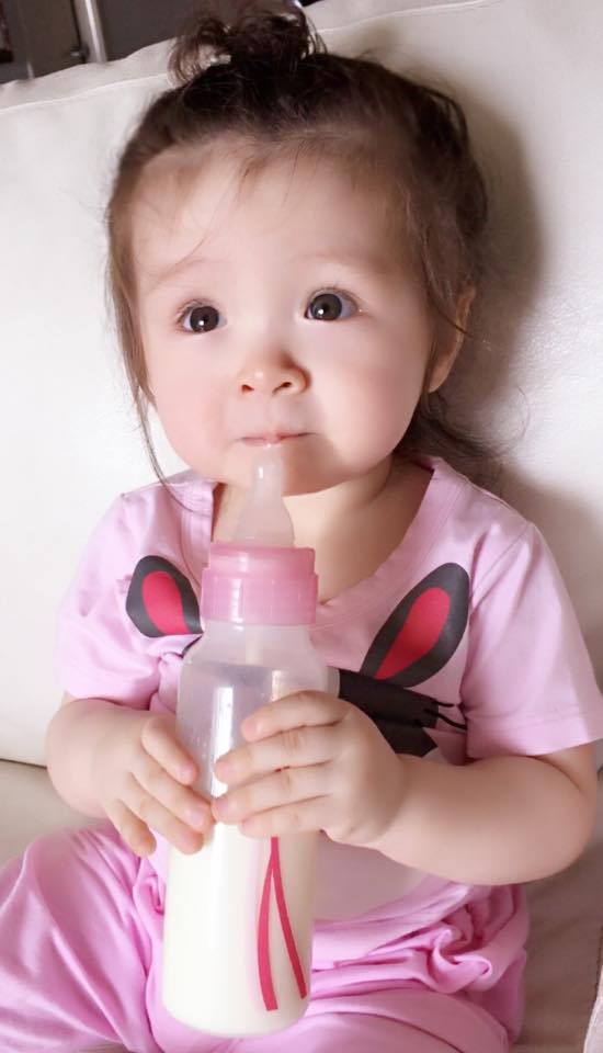 Cô bé càng lớn càng đáng yêu.