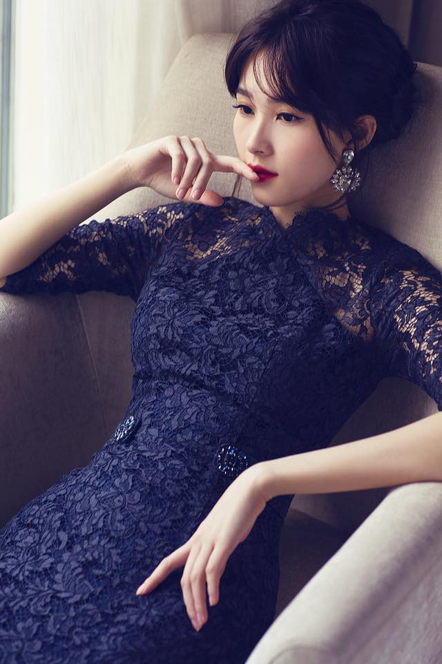 Đặng Thu Thảo trầm tư 'Nắng mưa là bệnh của trời. Tương tư là bệnh của tôi...'