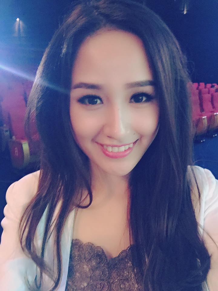 Mai Phương Thúy khoe tóc 'bù xù' cùng gương mặt lạ.