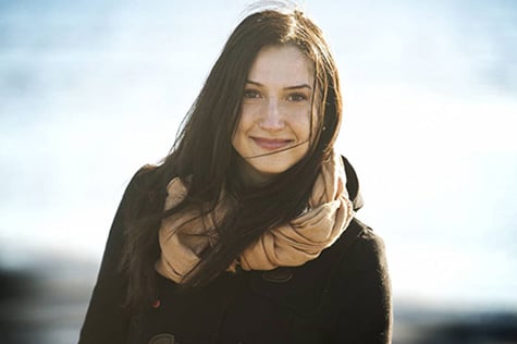 Aida Hadzialic: Từ nữ sinh luật đến Bộ trưởng trẻ nhất Thụy Điển