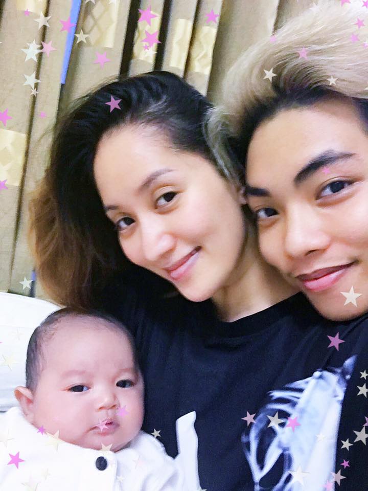 Gia đình Khánh Thi - Phan Hiển - Kubi hạnh phúc bên nhau sau tin đồn rạn nứt tình cảm.