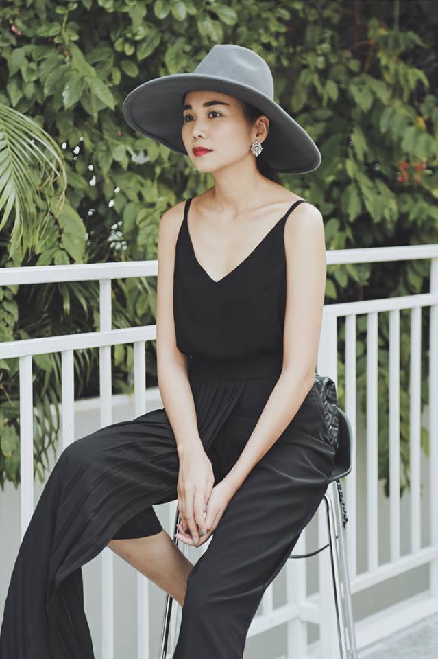 Thanh Hằng và dáng ngồi siêu... bá đạo.