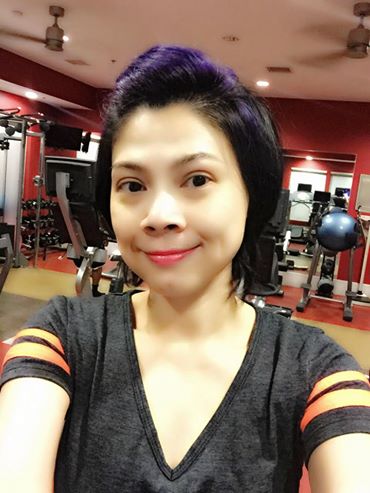 Thanh Thảo trẻ trung đi tập gym.