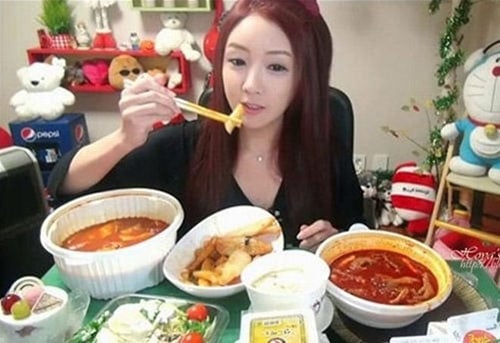 Giới trẻ và những cách kiếm bộn tiền cực “độc” thời công nghệ