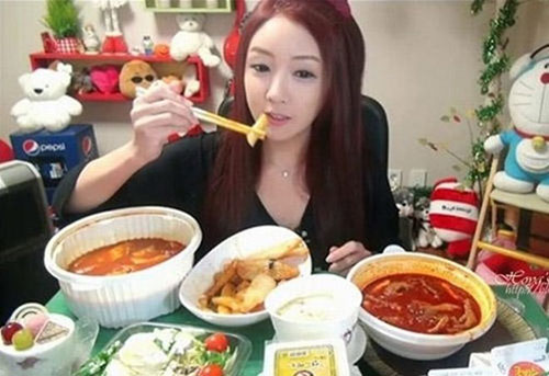 Giới trẻ và những cách kiếm bộn tiền cực “độc” thời công nghệ
