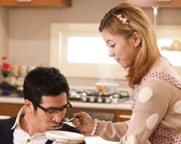 Vợ hết lòng bồi bổ đồ ăn ngon cho chồng có sức ngoại tình