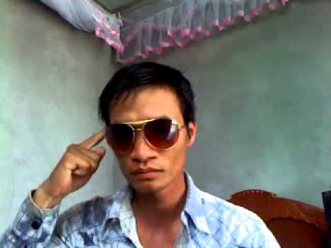 Lệ Rơi cho biết, anh thích hát với quan điểm 'hát hay không bằng hay hát'. Thế nhưng, thật may mắn khi những bài hát của anh chàng Lệ Rơi vô tình trở lên nổi tiếng trên các mạng xã hội và trở thành hiện tượng.