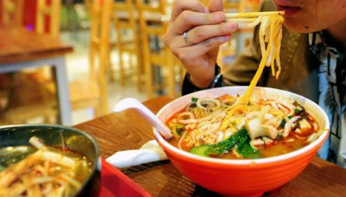 Hàng loạt nhà hàng TQ tẩm thuốc phiện vào đồ ăn để giữ khách