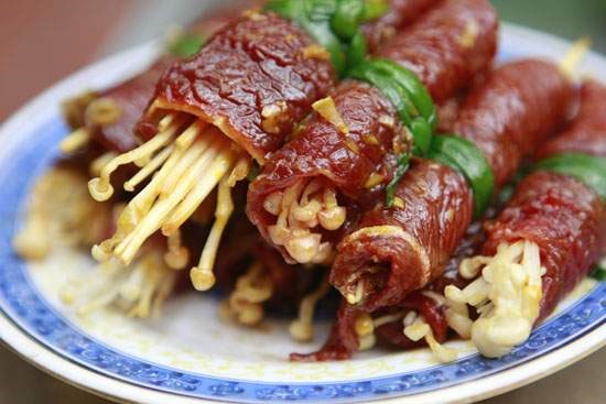 Hơn thế, các protein trong thịt bò sẽ giúp bạn duy trì khối lượng các cơ trong quá trình giảm cân.
