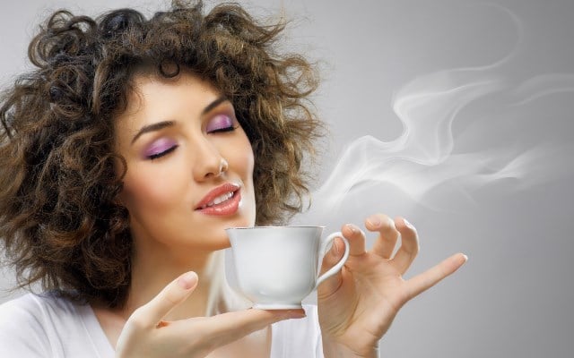Như các bạn đã biết rượu bia nhiều khiến bạn bị háo nước kinh khủng. Chính vì vậy, sau cơn say khi tỉnh dậy người ta bao giờ cũng tìm đến nước đầu tiên.