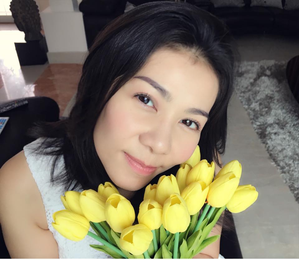 Thu Minh 'Chúc mừng ngày của Chúng Ta...Luôn nở nụ cười trên môi nhé'.