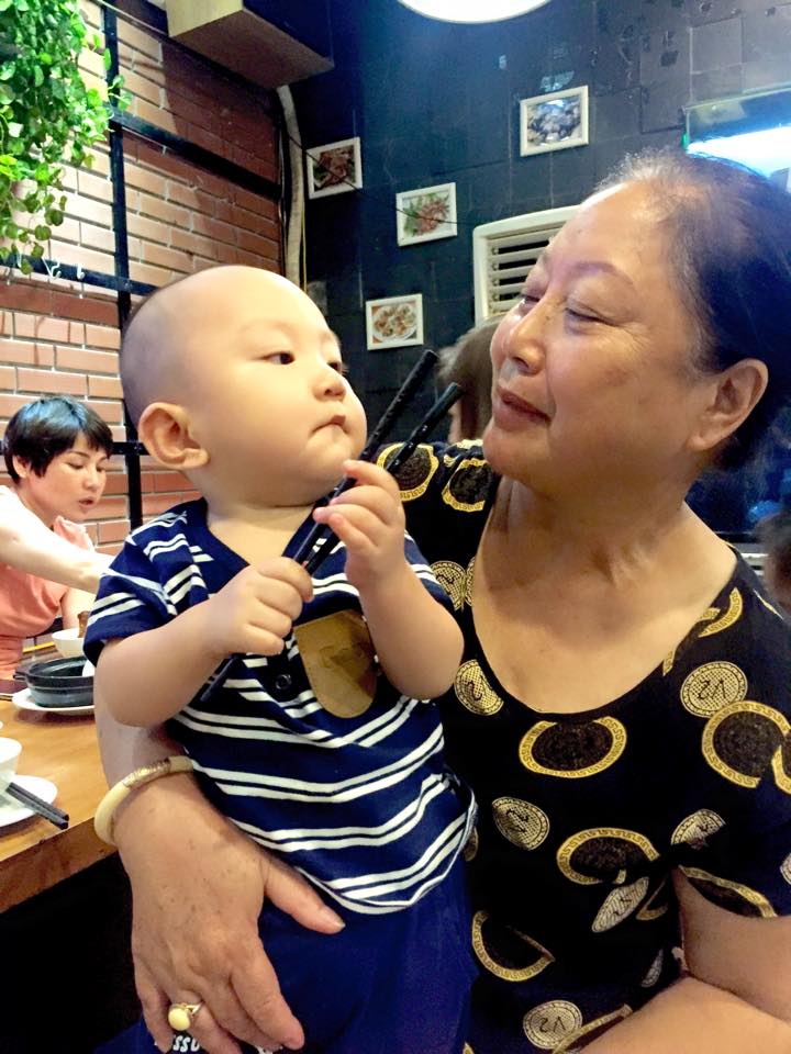 Theo chia sẻ của nam ca sỹ thì chỉ còn 2 ngày nữa là đến ngày con trai yêu.