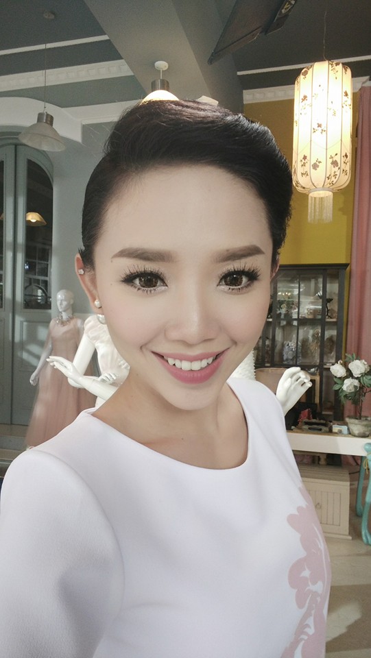 Tóc Tiên 'Hello cả nhà, Tiên rất hân hạnh được đề cử trong danh sách Làn Sóng Xanh năm nay! Rất mong cả nhà cùng dốc sức bình chọn cho Tiên đẹp trai nhá (cười hoa hậu thân thiện lắm rồi đó, vote thôi)'.