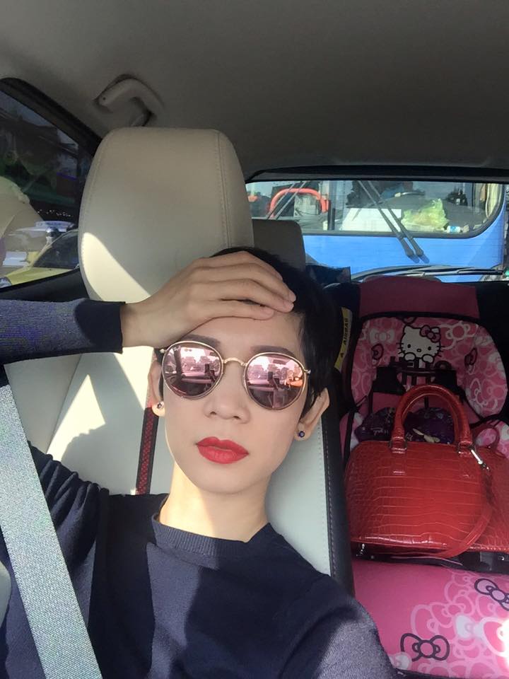 Xuân Lan 'Khi ông mặt trời thức dậy. Mẹ lên rẫy. Em đến trường. Cùng đàn chim hoà vang tiếng hát. Chúc cả nhà ngày mới vui vẻ và hạnh phúc'.