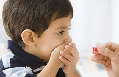 Xót xa bé 10 tuổi nguy kịch vì bị mẹ ép uống thuốc đến ngộ độc