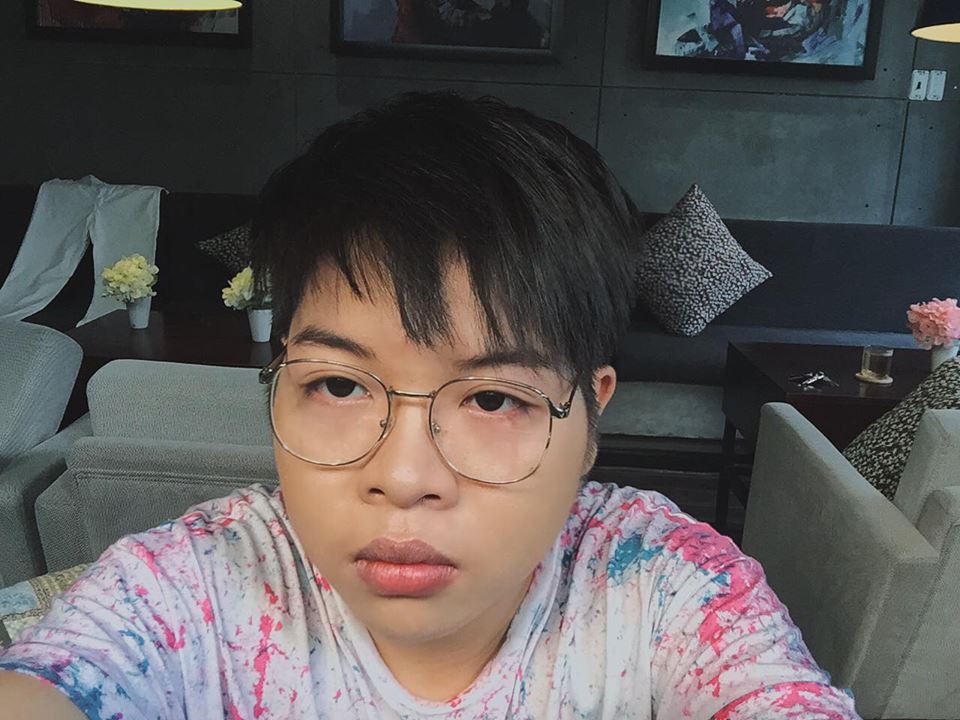 Đức Phúc selfile dễ thương “Quay cảnh buồn ngủ vào sáng sớm mặt không cần diễn luôn haha”.