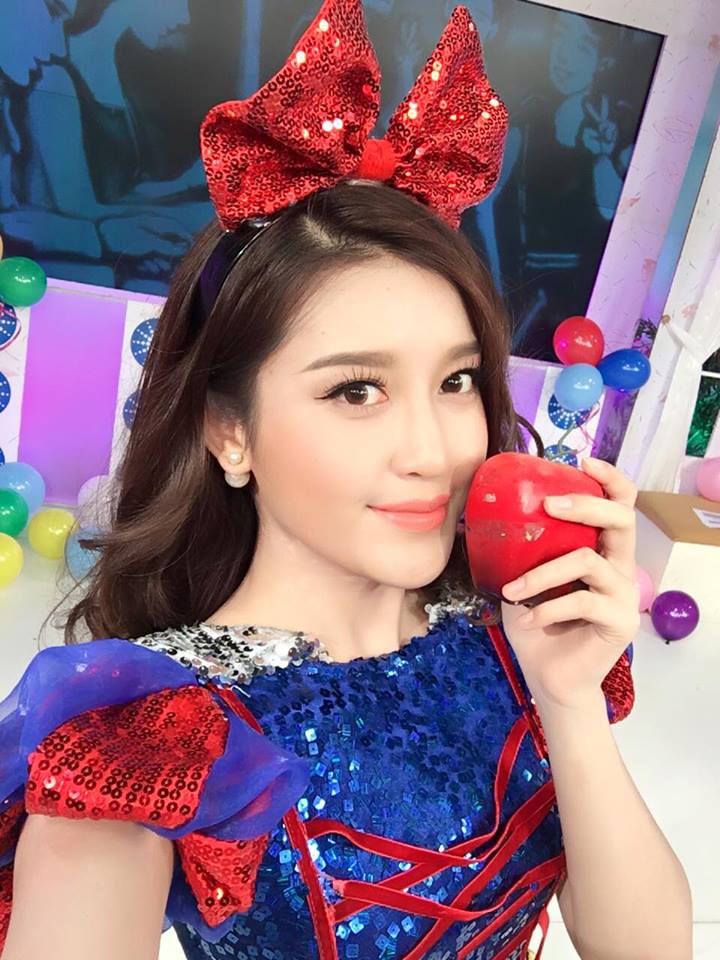 Á hậu Huyền My trở thành nàng công chúa bạch tuyết xinh đẹp, dễ thương.