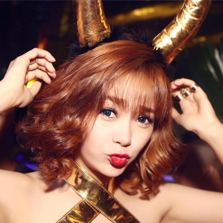 Minh Hằng xinh đẹp trong lễ hội Halloween.