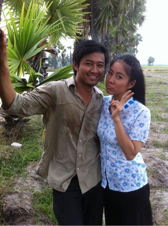 Lê Phương 'Hello tháng 11. Tháng của những niềm vui bất ngờ! P/s: Ai biết chụp hồi nào không nè?'.