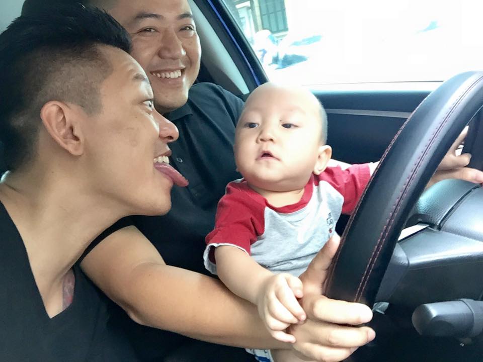 Tuấn Hưng trêu đùa con trai Su Hào.