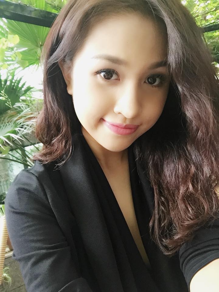 Dù đã là bà mẹ một con song Thanh Vân Hugo vẫn rất trẻ trung, xinh đẹp. Cô được đánh giá là một trong những nghệ sỹ chịu khó selfile nhất showbiz Việt.