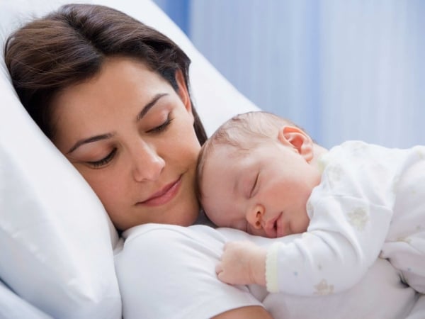 Những thay đổi lạ sau sinh mẹ đừng