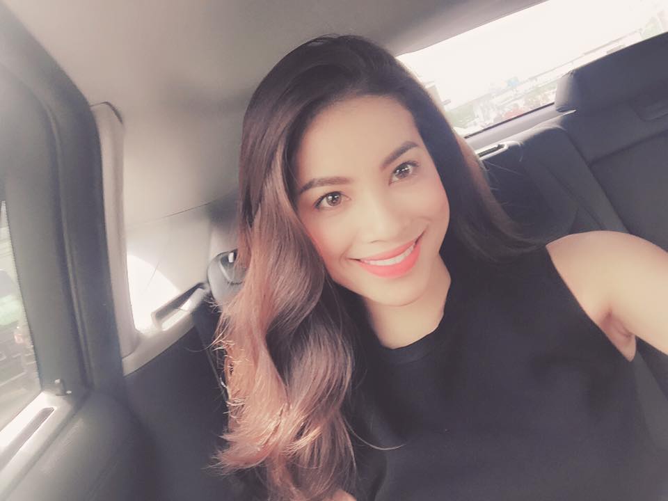 Hoa hậu Phạm Hương khoe vẻ tươi tắn, trẻ trung ngày thường.