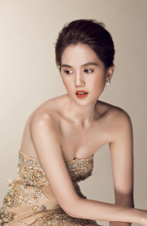Ngọc Trinh khoe vẻ sexy, gợi cảm trong Shbet999 com đăng nhập đầm dạ hội lộng lẫy.