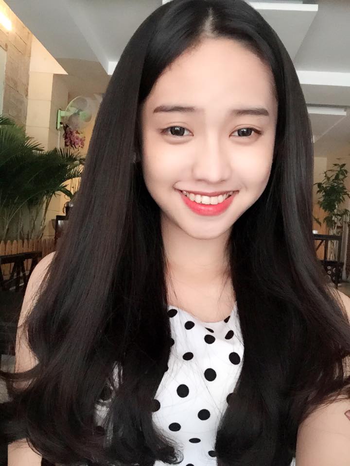 Thúy Vi tươi tắn xuất hiện trở lại sau scandal tình cảm với thiếu gia Phan Thành và những lần mong muốn được 'tiến thân' vào showbiz.