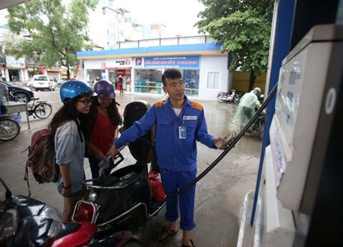 Xăng tiếp tục giảm giá từ 15h chiều nay