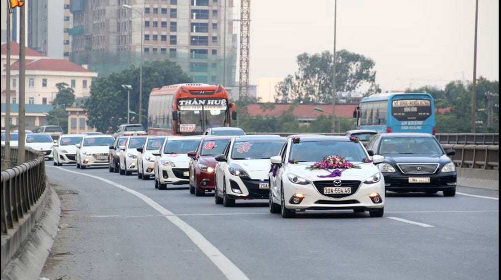 Tin tổng hợp ngày 21/11/2015: Gần 50 xe Mazda3 đi đón dâu