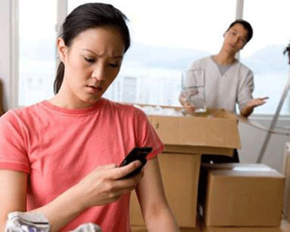 Sốc nặng với bí mật chồng giấu trong chiếc điện thoại