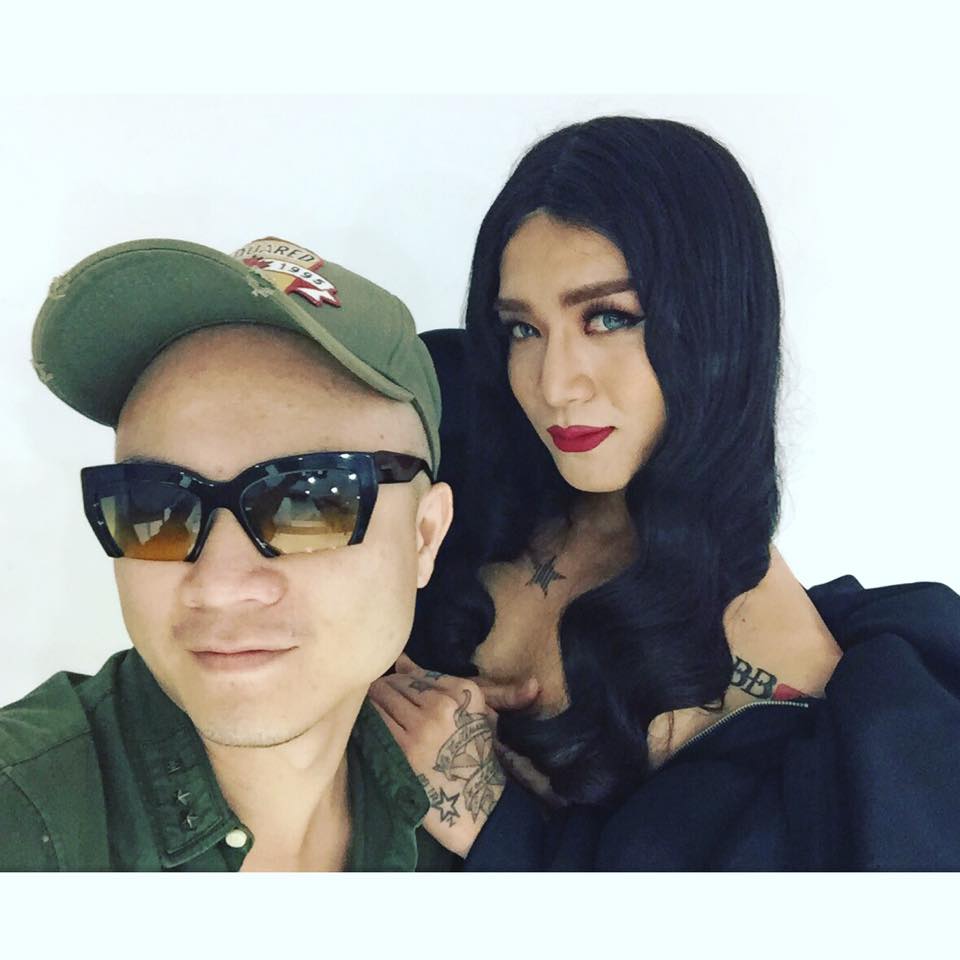 Đỗ Mạnh Cường siêu ngầu, selfile cùng người đẹp sexy, nóng bỏng 'Thiếu nữ nào quyến rũ quá vậy ta?'.